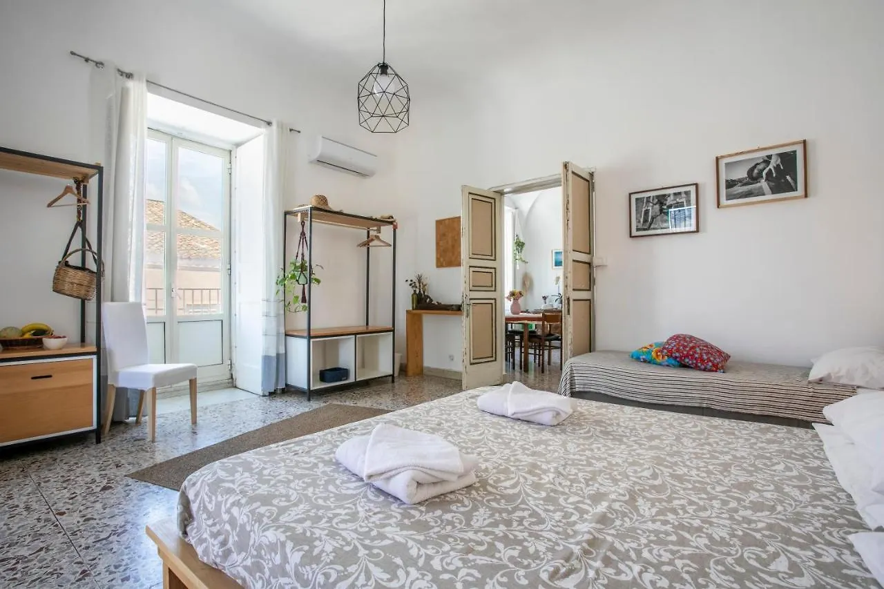 Homestay Casa Maravi Apartment Catania Italy